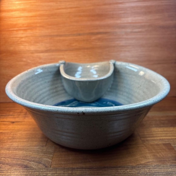 Studio Pottery Chip & Dip Bowl Primitive Rustic Chic Beige Blue 9.5” X 3.5” - Picture 4 of 10